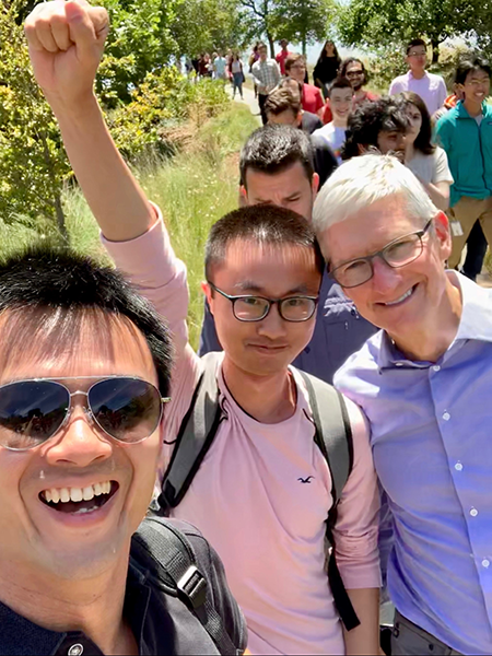 CMU-SV students with Tim Cook